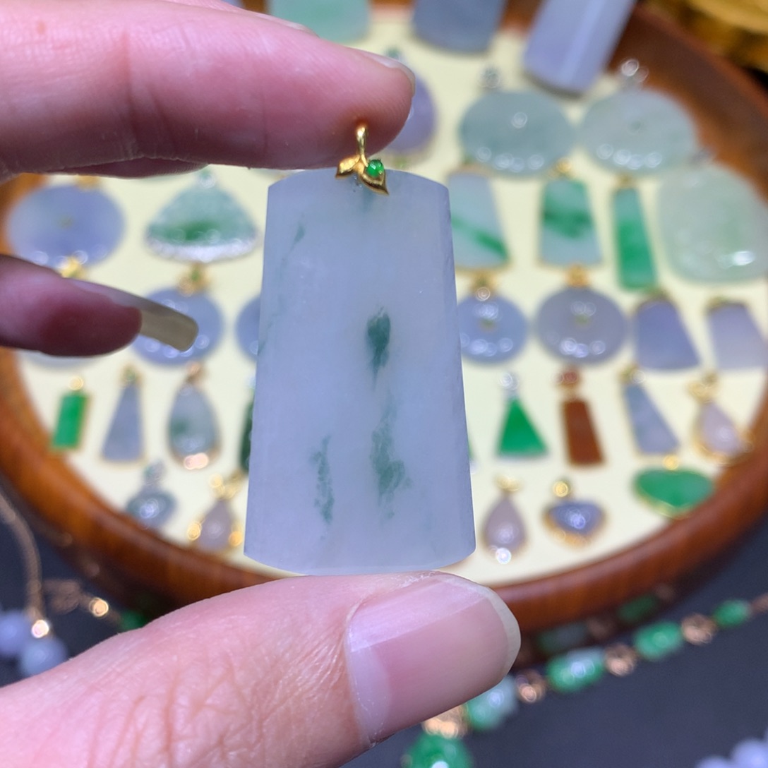 翡翠吊坠(不含链)18K金镶嵌