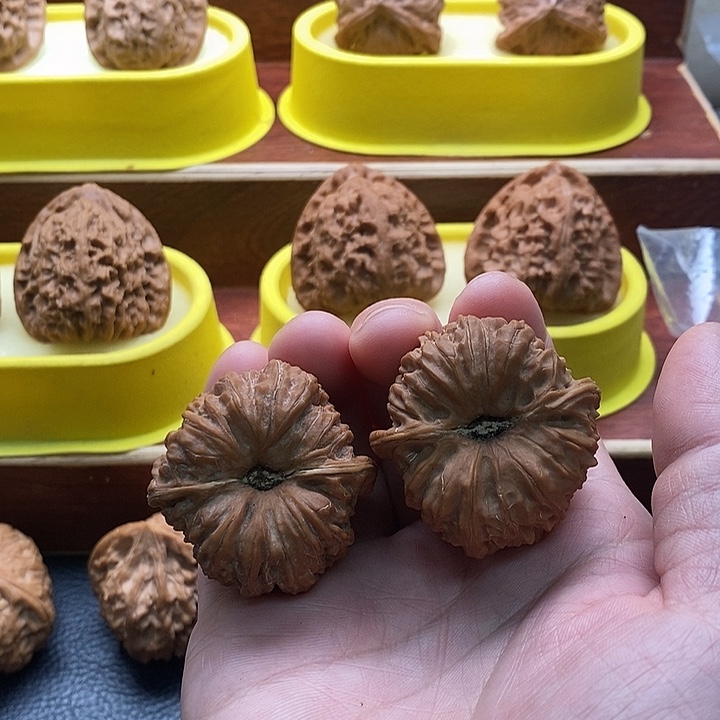 文玩核桃吊坠凹底