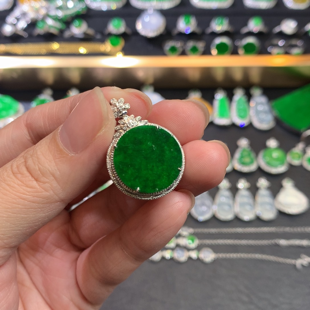 翡翠吊坠(不含链)18K金镶嵌