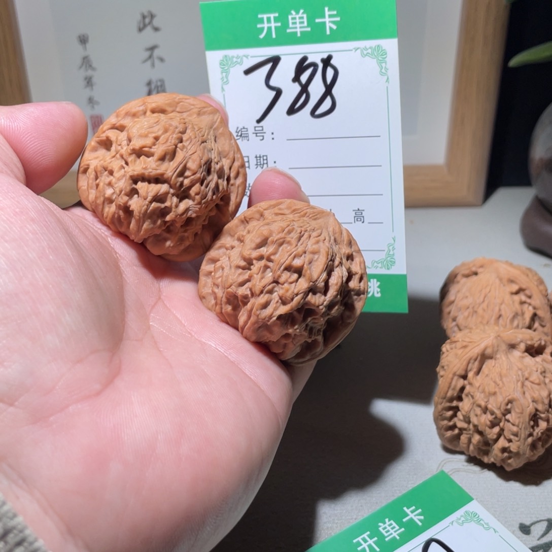 文玩核桃吊坠灰***生红狮子