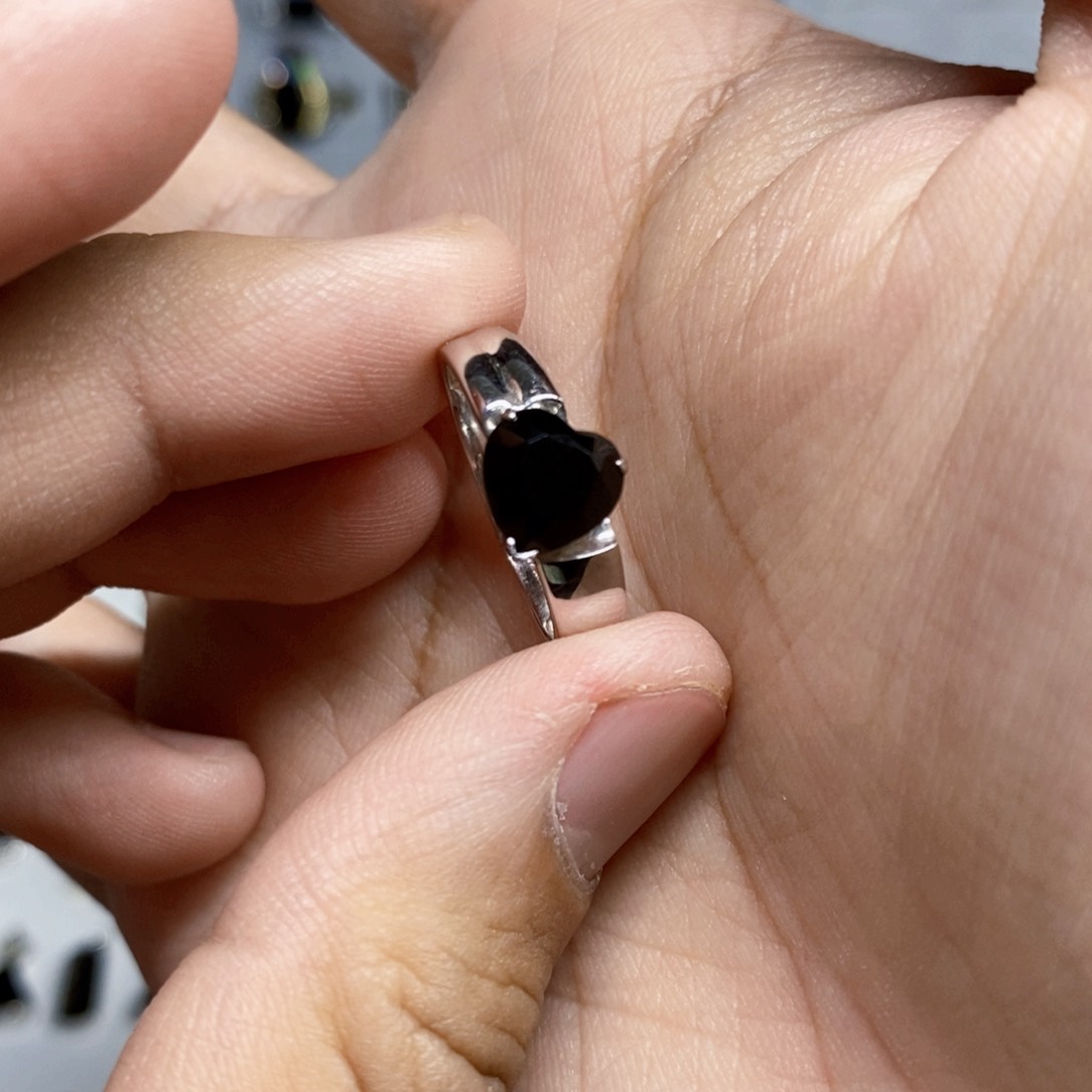 翡翠戒指18K金镶嵌墨翠金镶女戒