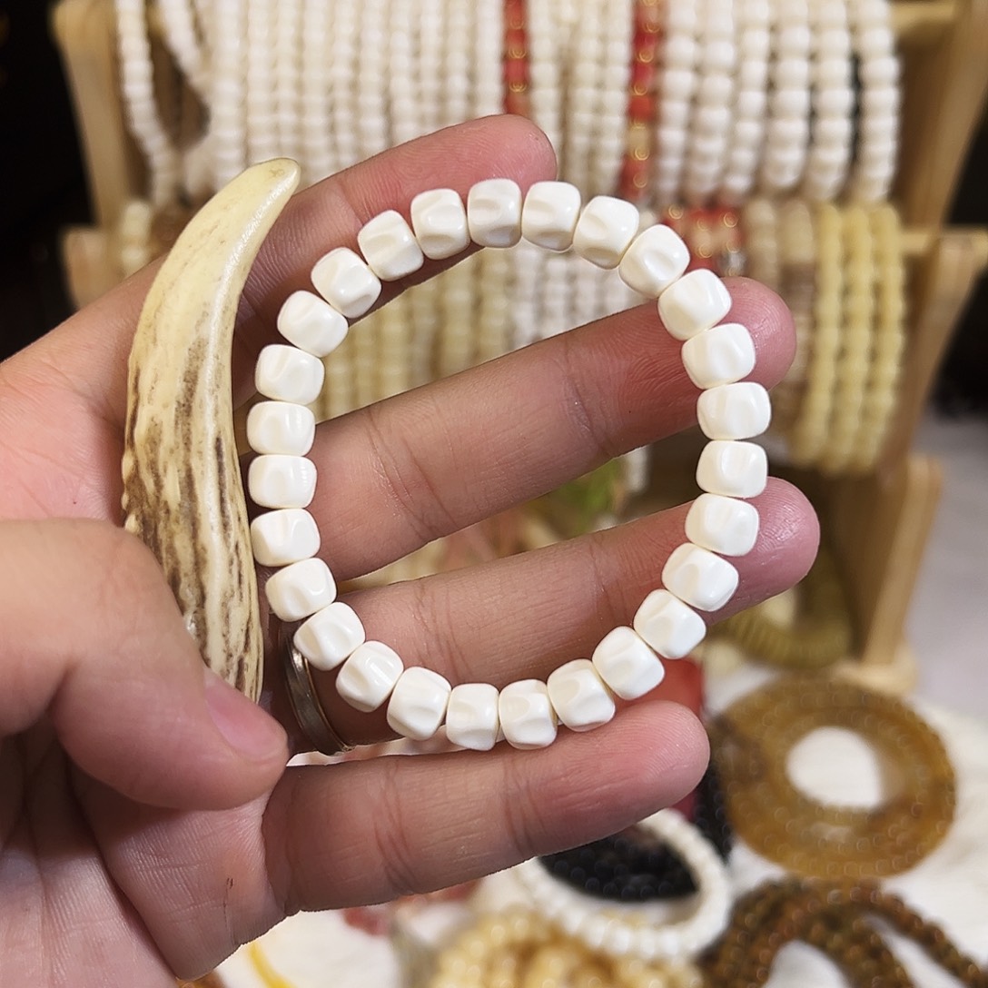 桃核把件0.9鹿角龙脊