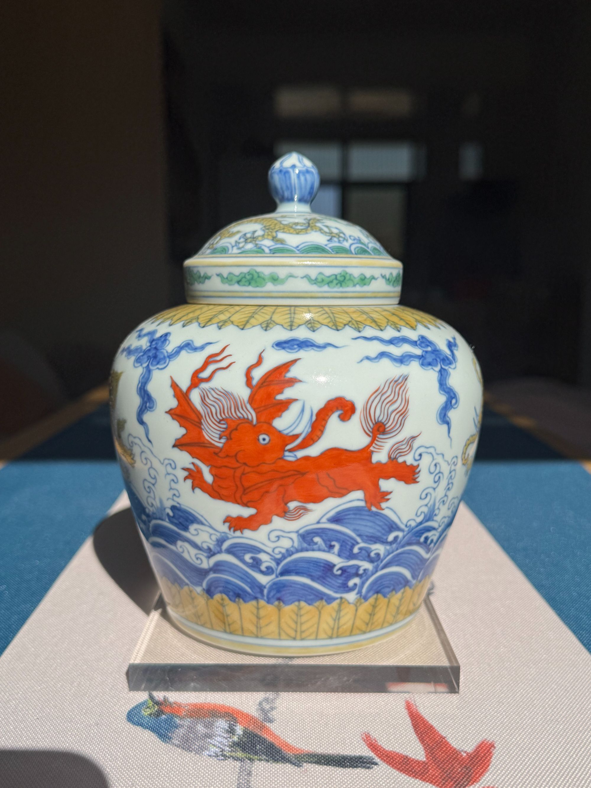 高复刻斗彩飞象纹天字罐高端茶叶罐纯手工手绘龙象纹老矾红罐