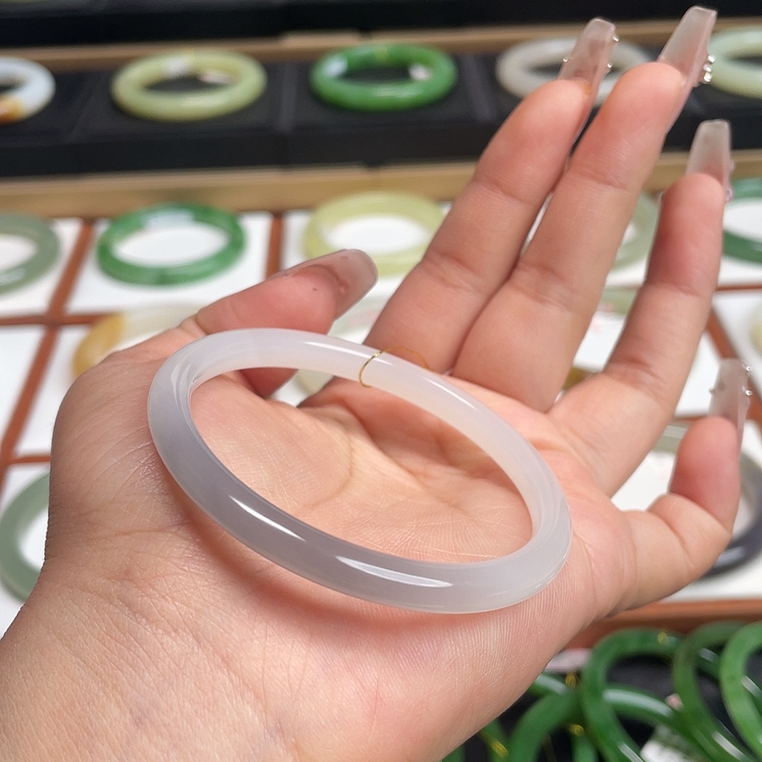 和田玉未镶嵌手镯冰紫白！52