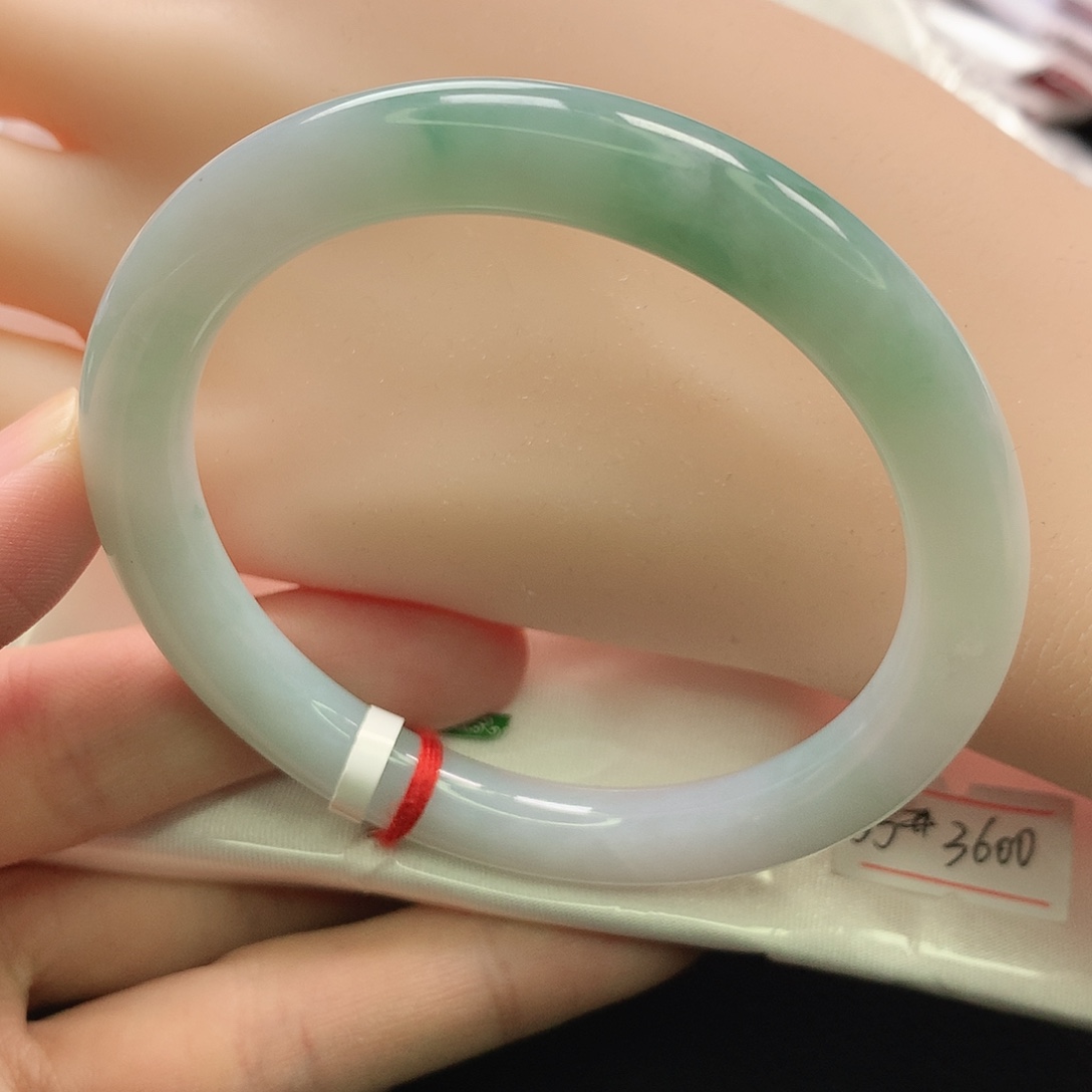 翡翠未镶嵌手镯缅甸5556