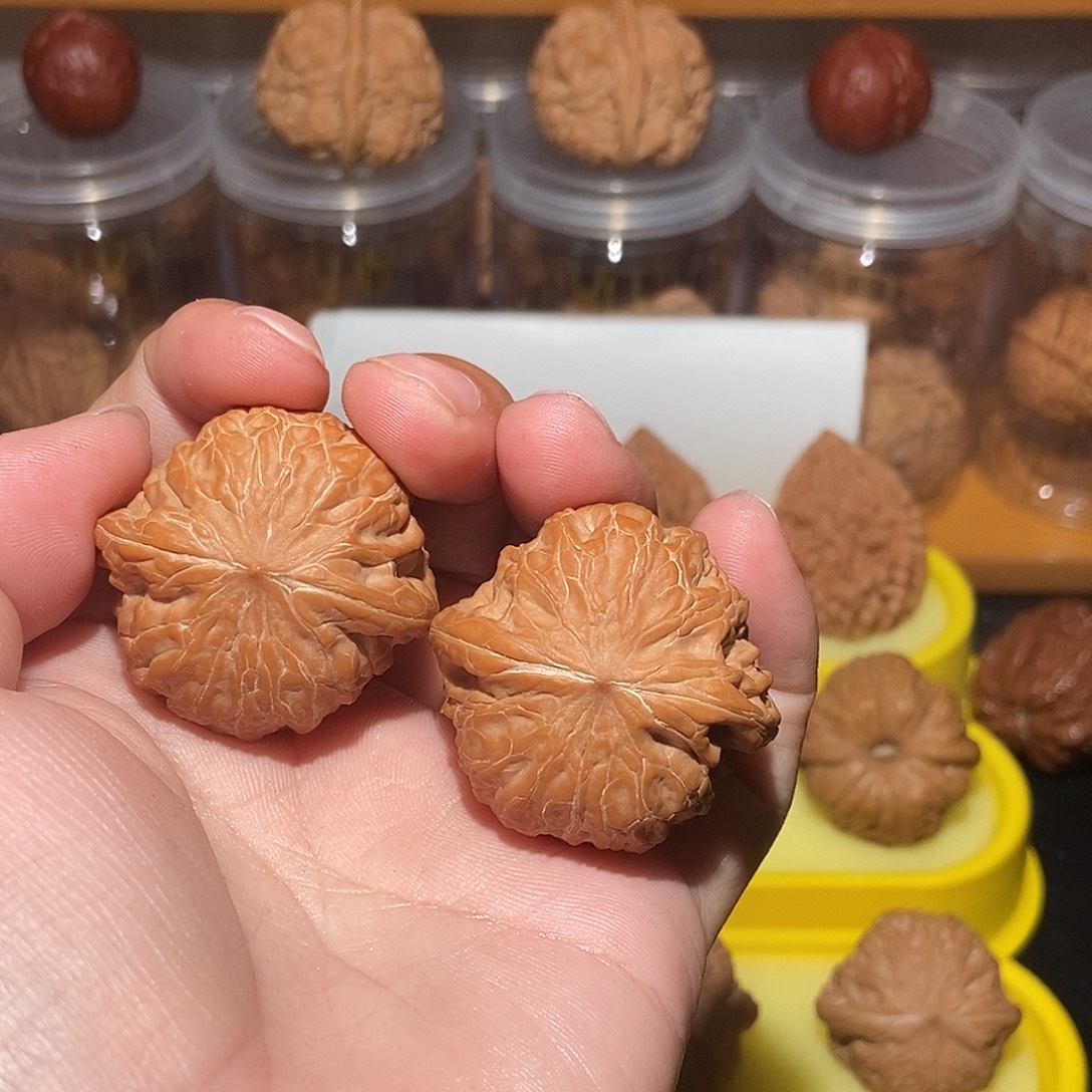 因***以文玩核桃吊坠38铁锤妹妹