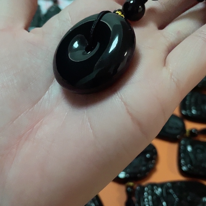 翡翠颈饰未镶嵌董*兔