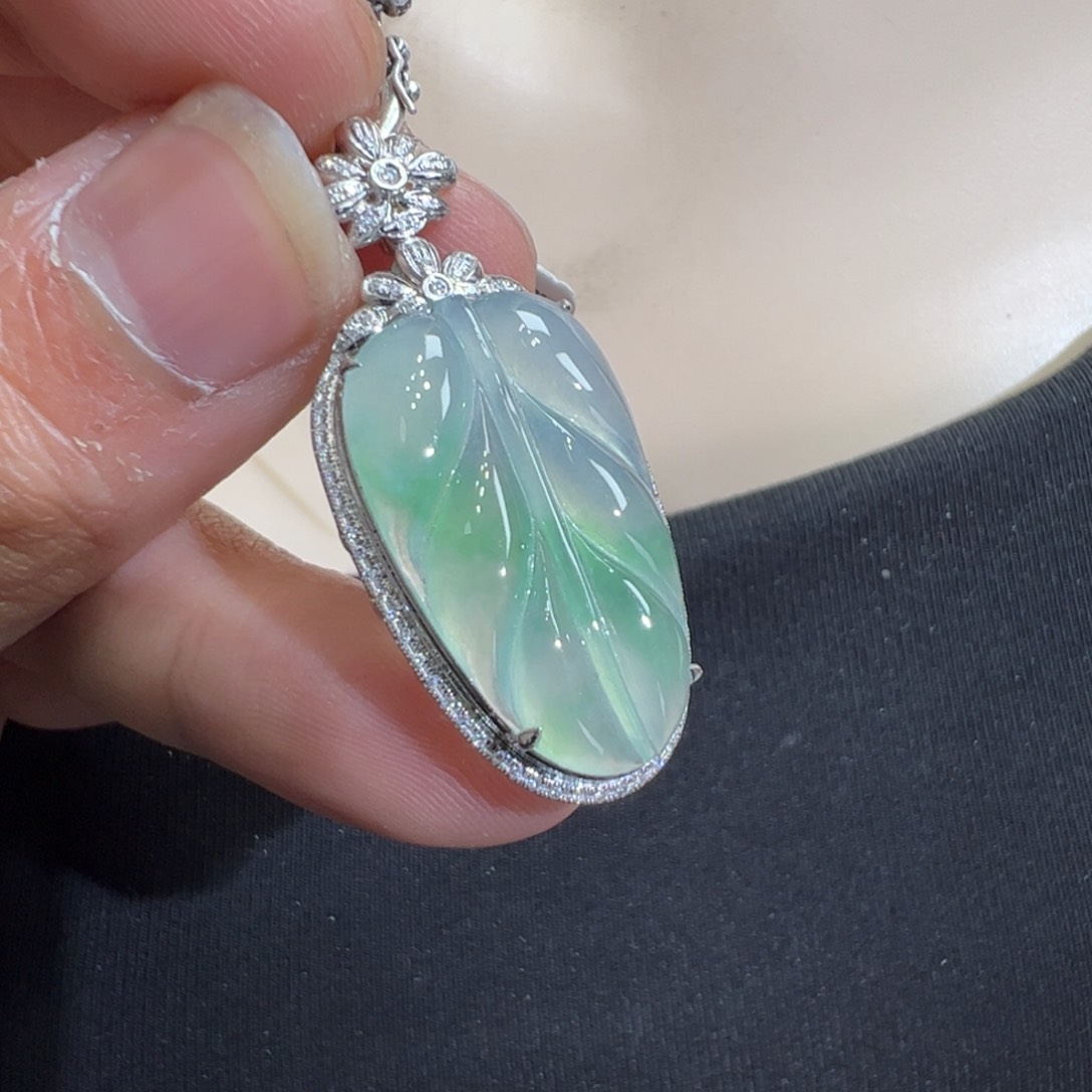 翡翠吊坠(不含链)18K金镶嵌