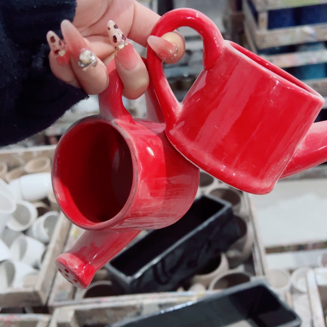 有孔，陶瓷花盆满10米包邮发货。微瑕介意慎拍