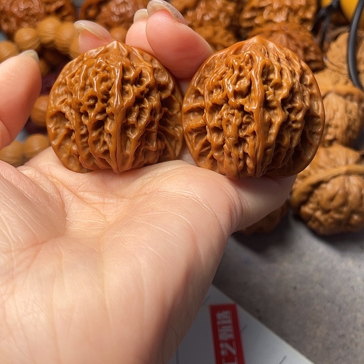 文玩核桃吊坠盘龙纹
