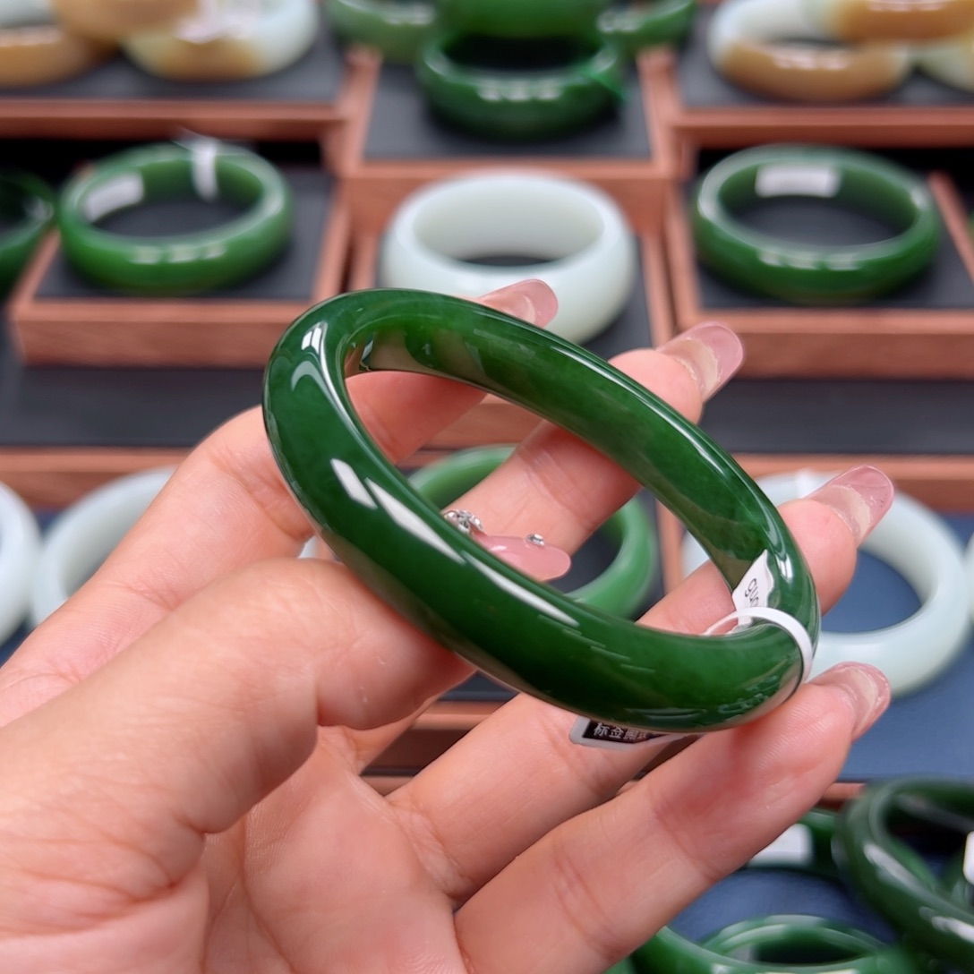 未镶嵌手镯和田玉（碧玉）