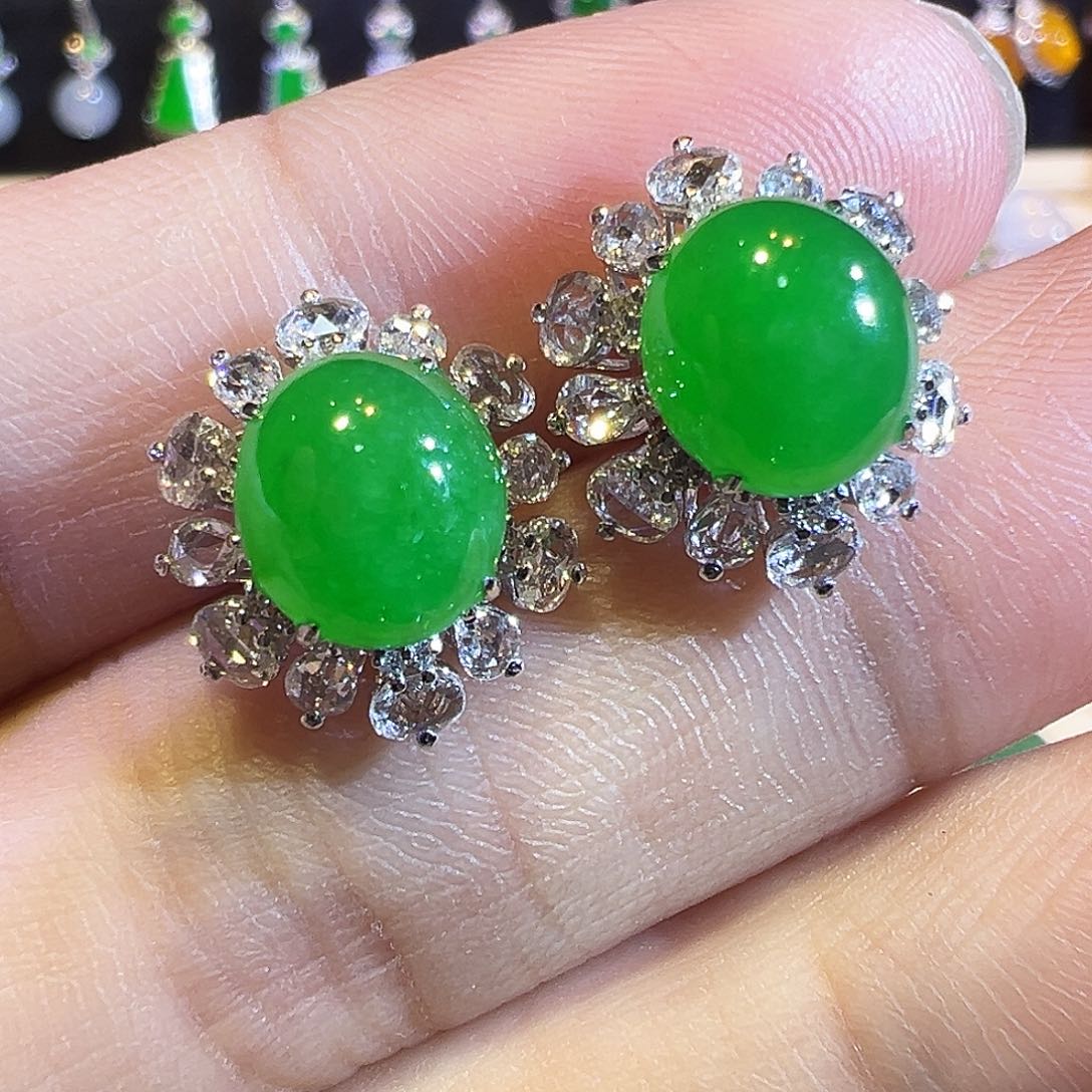 翡翠18K金镶嵌耳饰高冰正阳绿蛋面耳钉