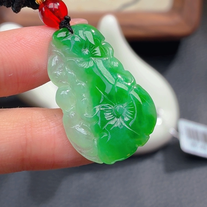 颈饰未镶嵌翡翠吊坠