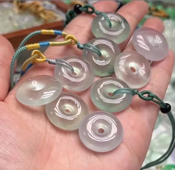 吊坠链接以主播讲解为主