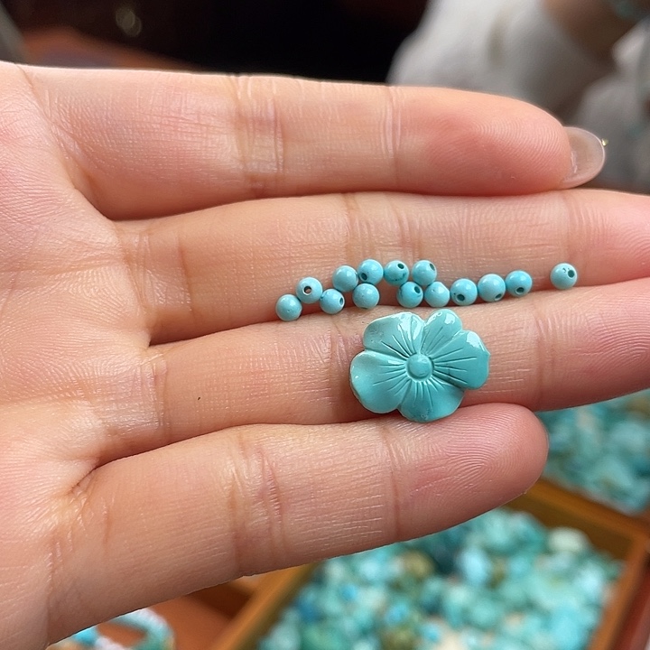 茶***海绿松石未镶嵌颈饰