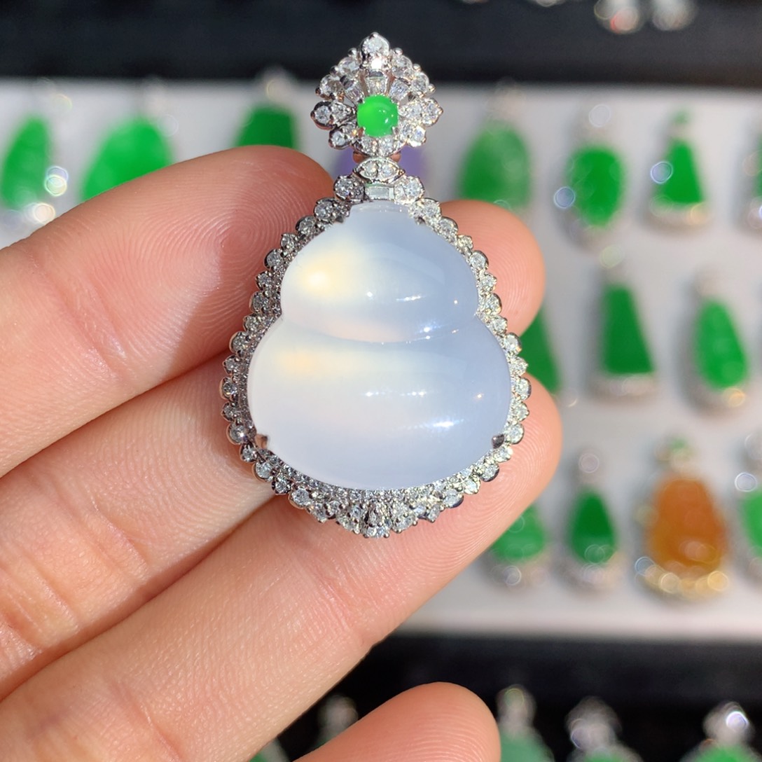 翡翠颈饰18K金镶嵌天然a货翡翠