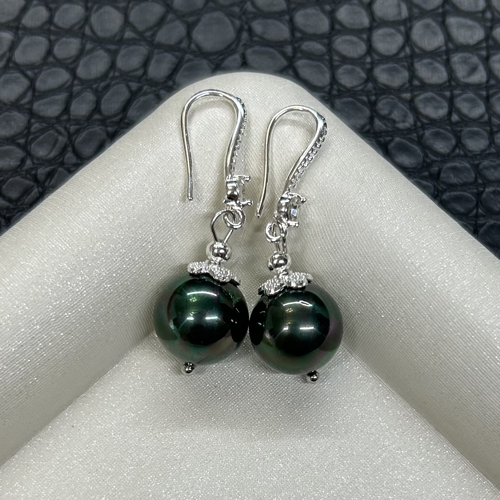 12M炫彩贝珠经典轻奢耳钩