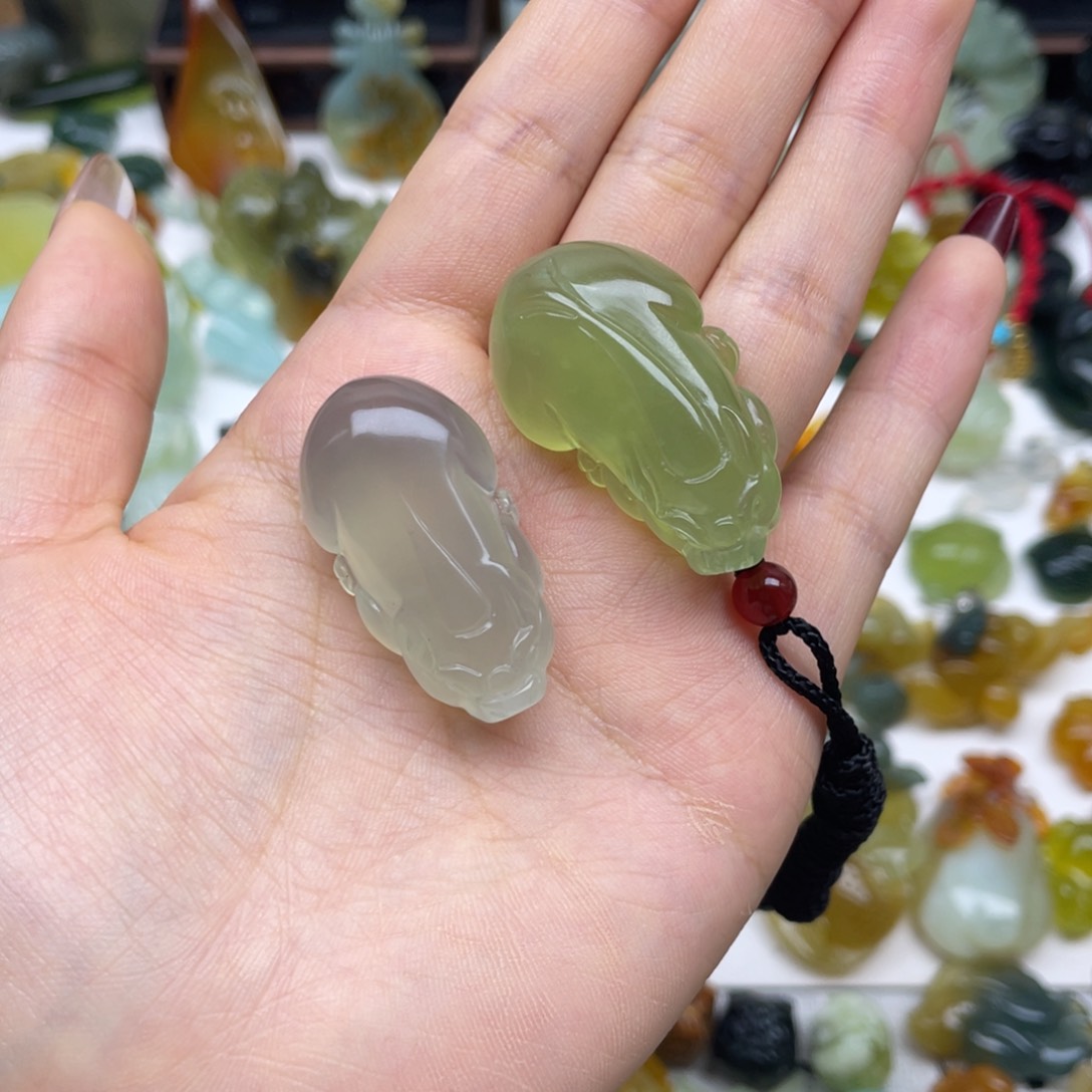 蛇纹石玉颈饰未镶嵌日****城