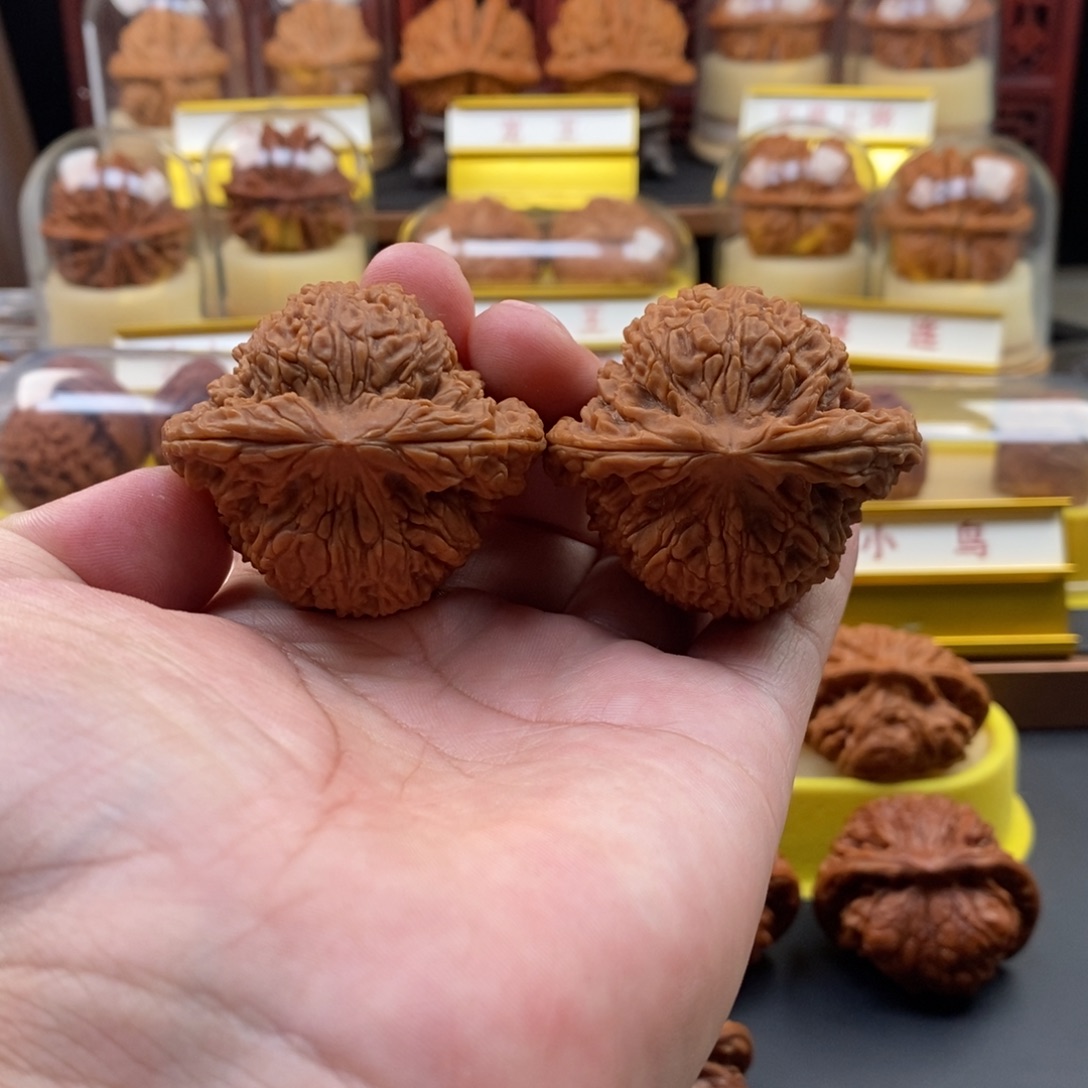 文玩核桃吊坠南疆石，全品，尺寸48