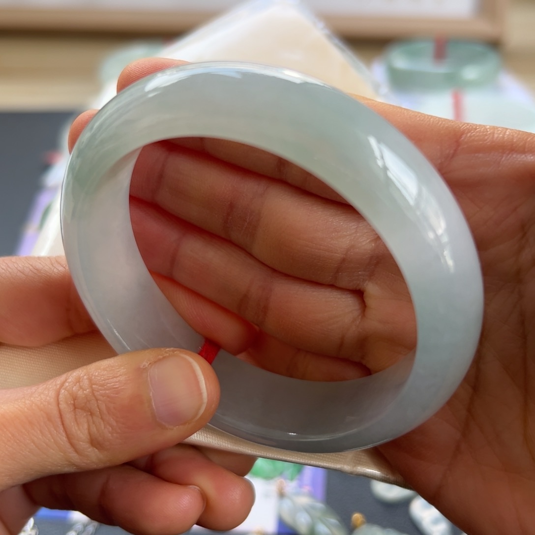 翡翠手镯未镶嵌手镯