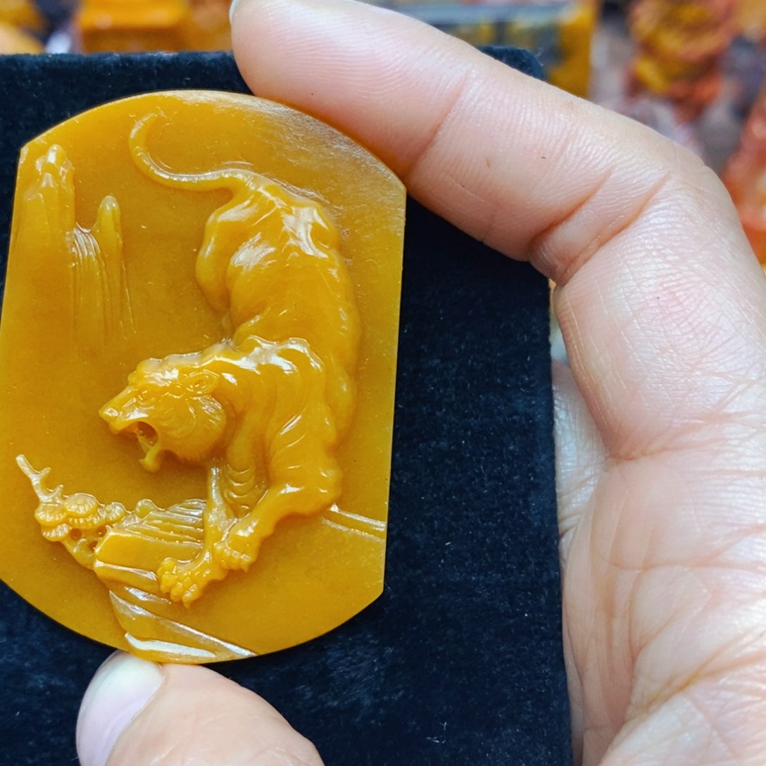 未镶嵌石英质玉（黄龙玉）项链