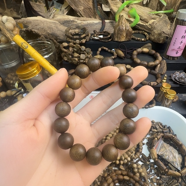 军***港沉香沉香碎屑海南莺歌绿1.2大13克➕沉香碎屑多样性