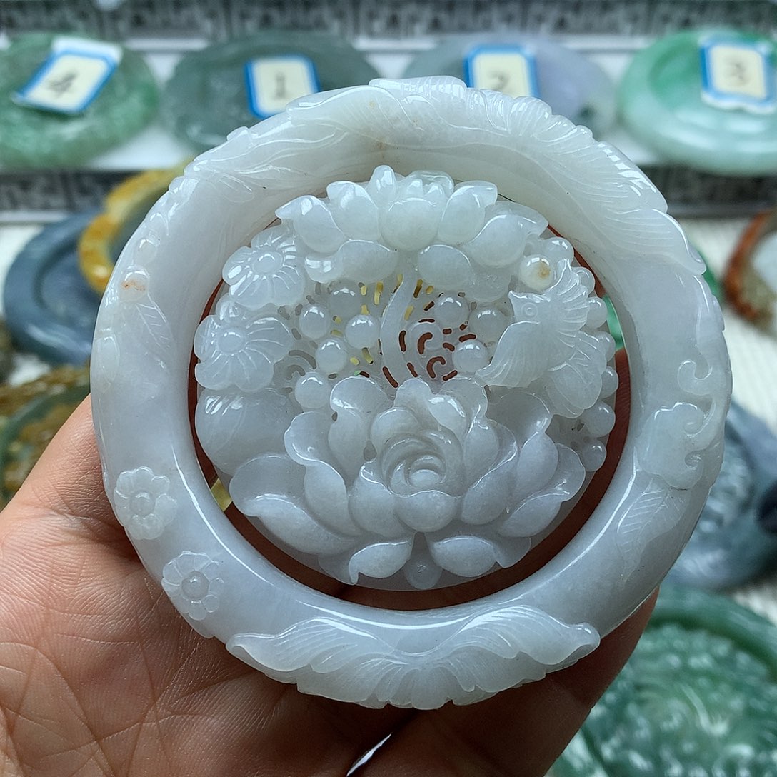 翡翠手镯未镶嵌复古风格