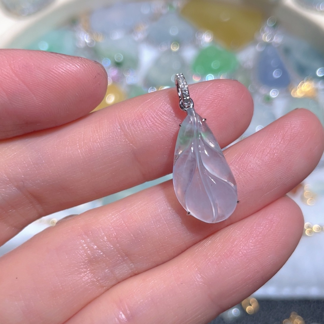 翡翠颈饰18K金镶嵌翡翠