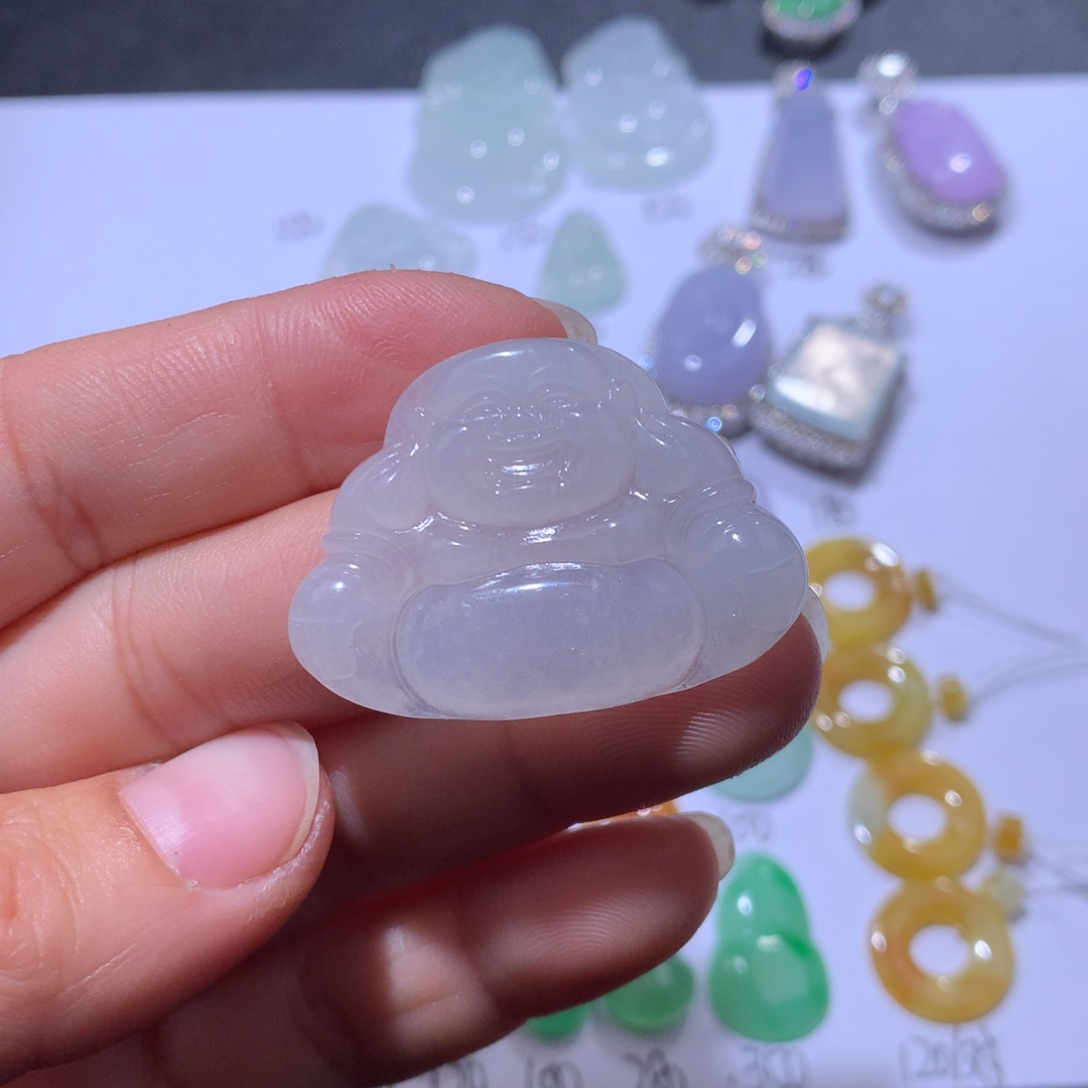 翡翠颈饰未镶嵌佛