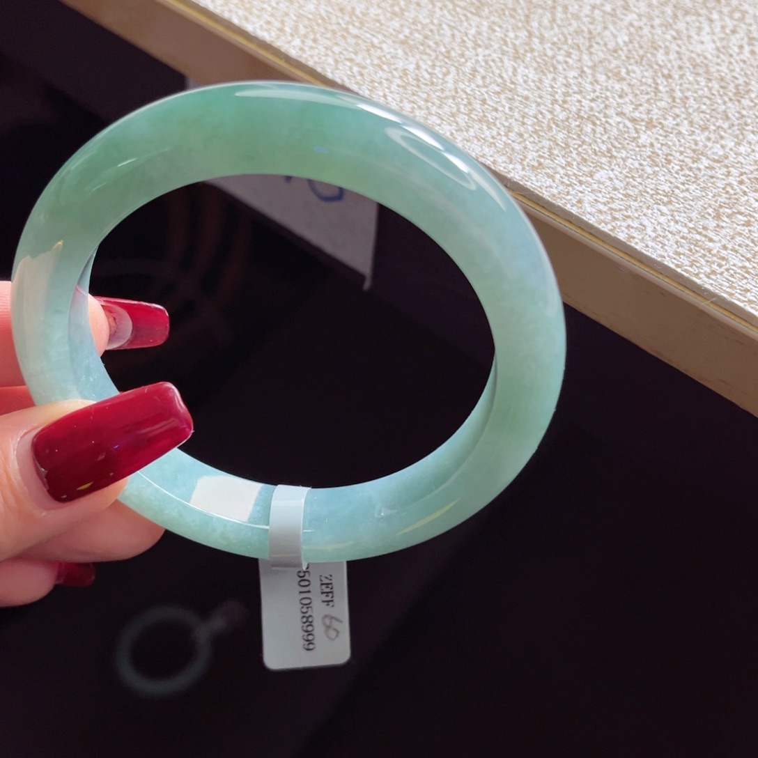 翡翠手镯未镶嵌手镯