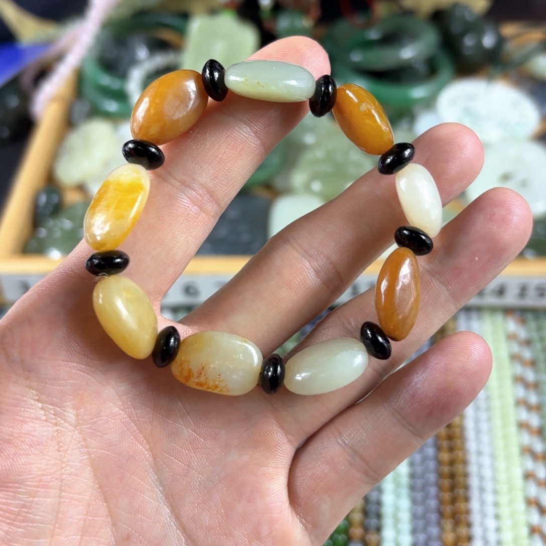 和田玉颈饰未镶嵌