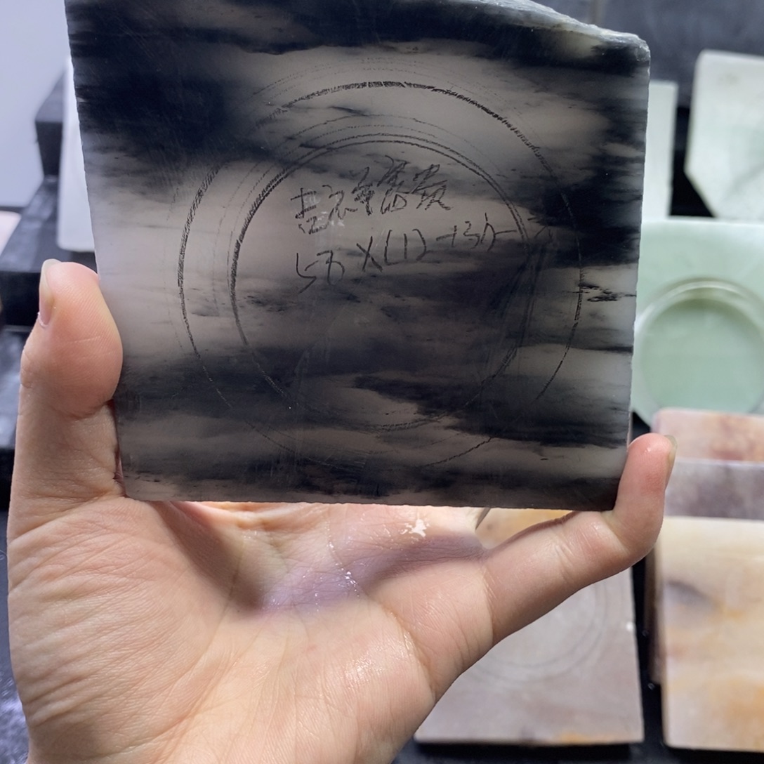 吉***贵石英质玉未镶嵌珠宝半成品定制