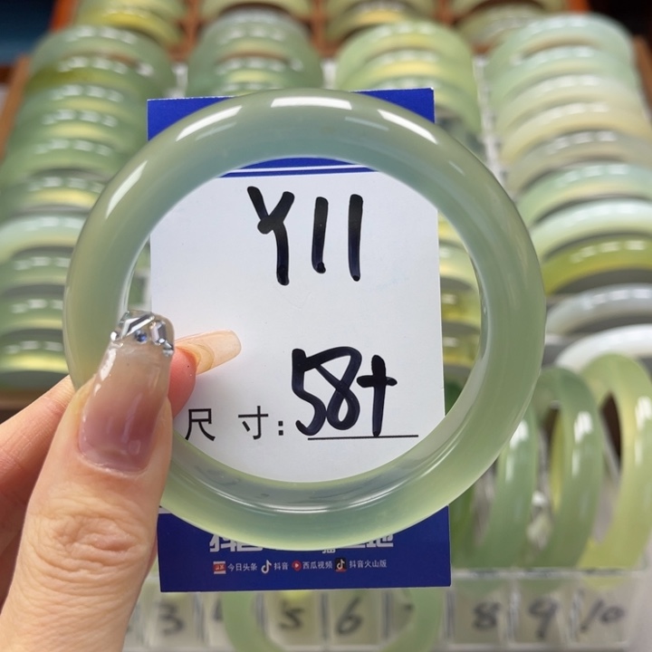 岫玉手镯未镶嵌心*红手镯