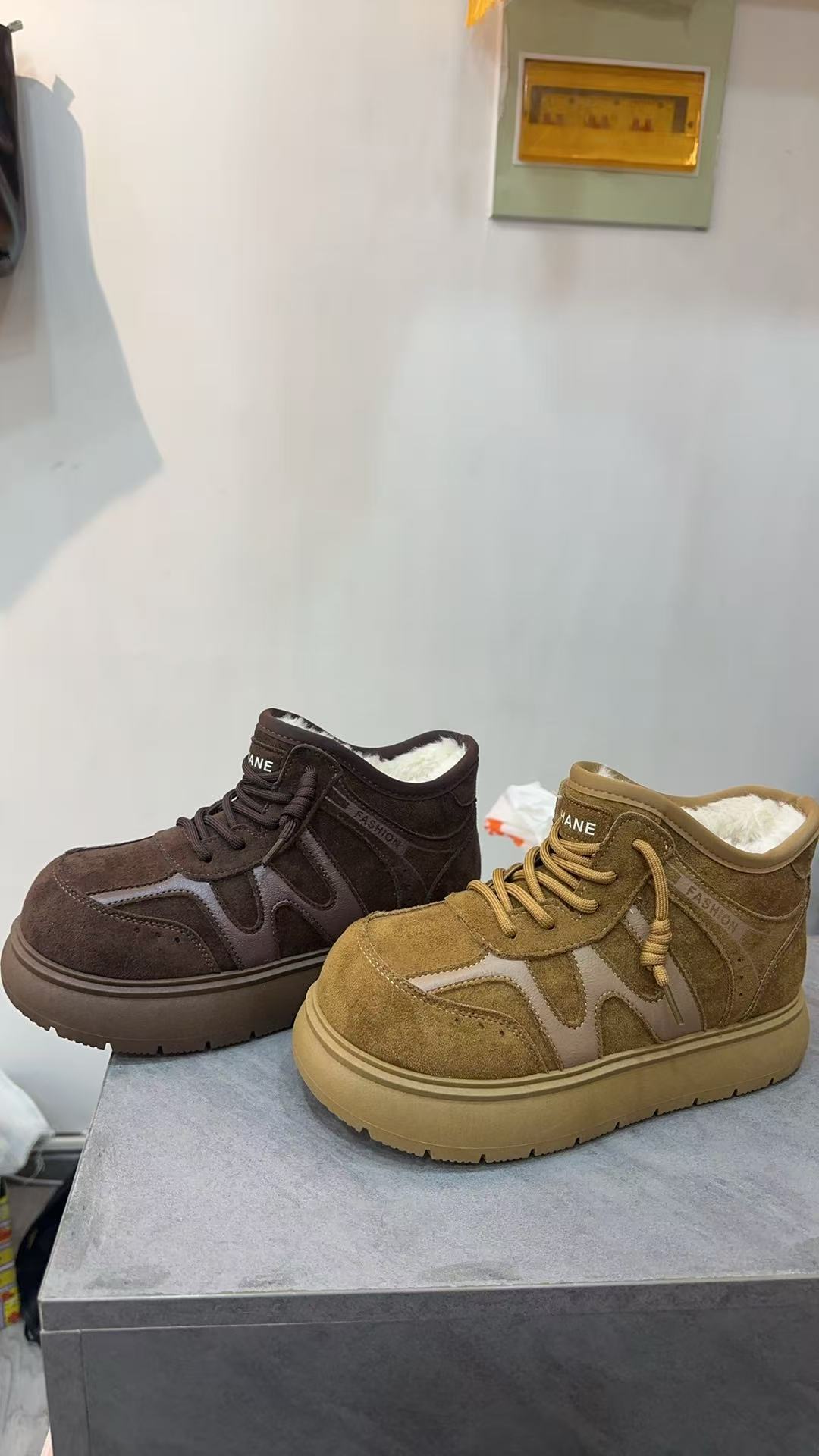 2025新款卡皮巴拉冬季时尚雪地靴女款雪地靴加绒