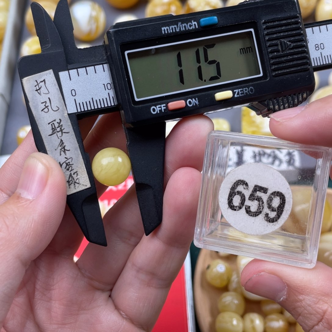 蜜蜡珠宝奇石未镶嵌