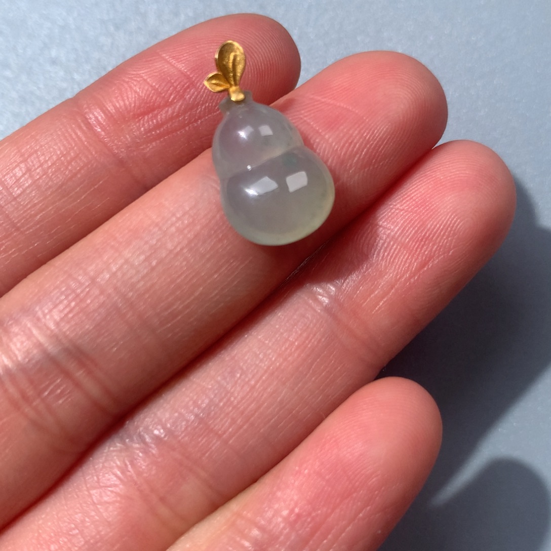 翡翠18K金镶嵌颈饰葫芦