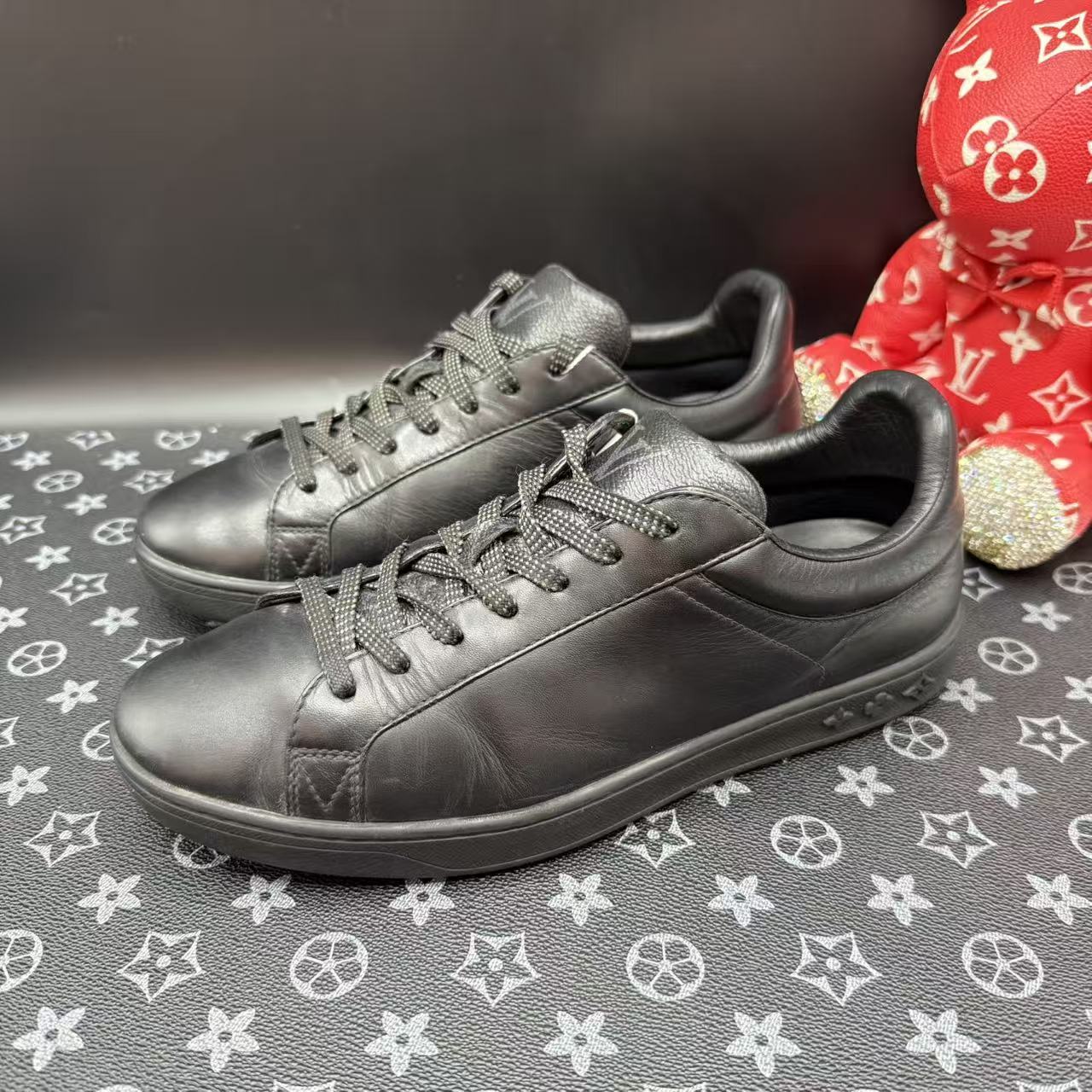 95新 LouisVuitton/路易威登 黑色鞋舌老花板鞋39欧码 ddm3009