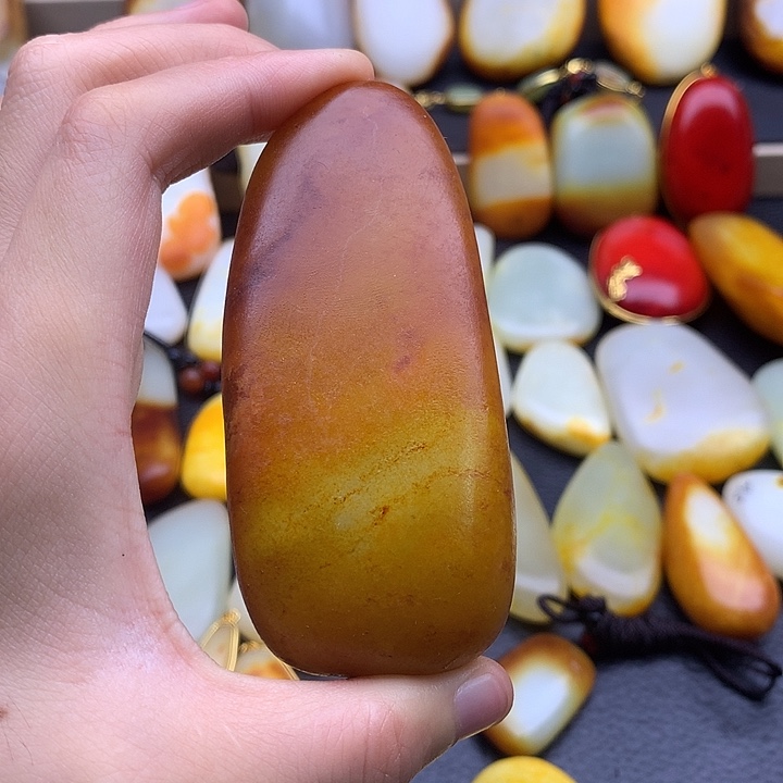 和田玉未镶嵌把件