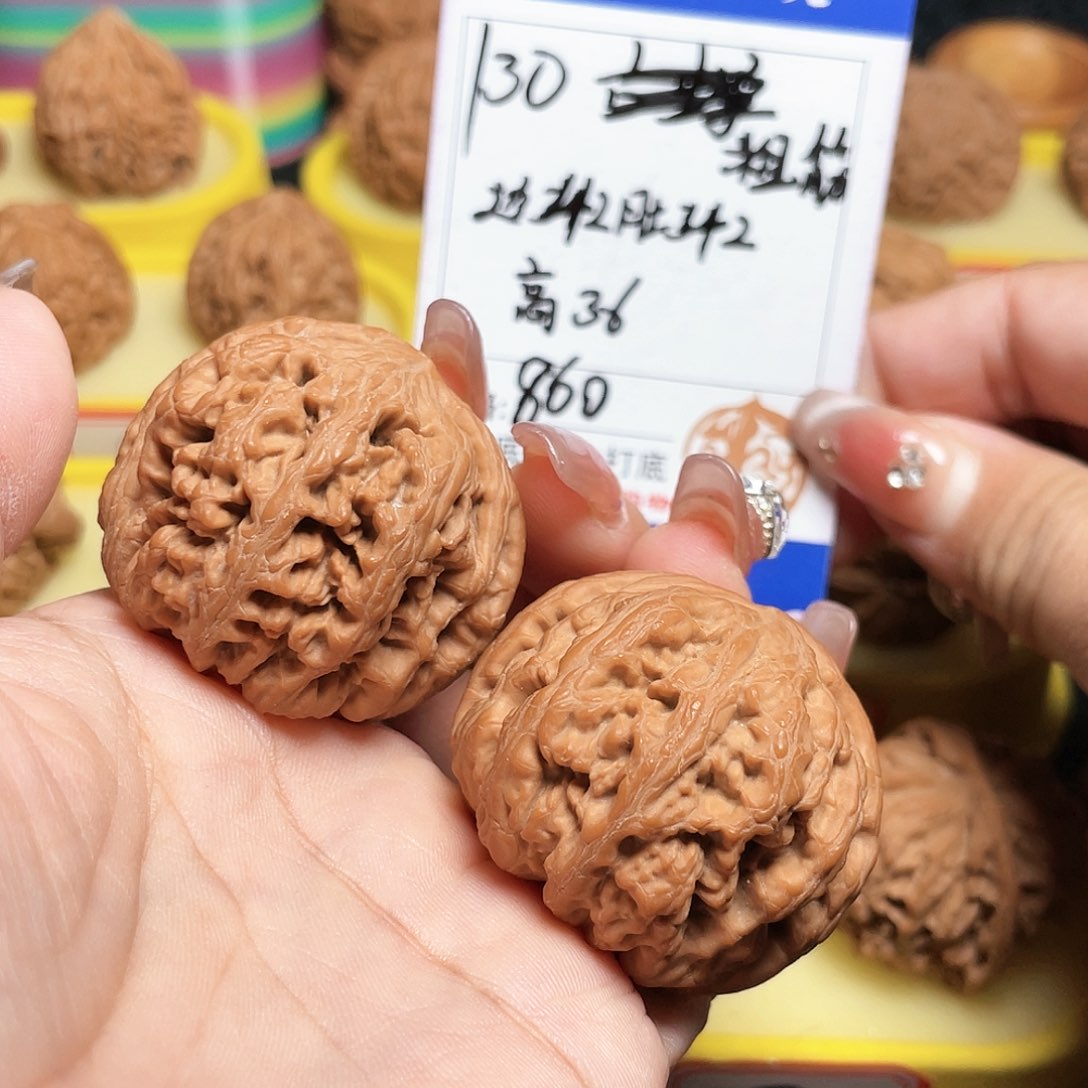 吊坠文玩核桃130号粗筋