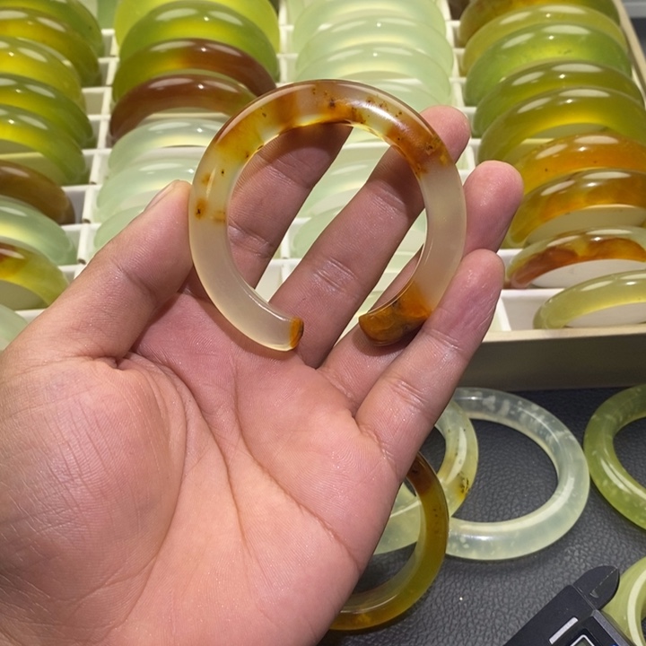 好***媛蛇纹石玉合金手镯