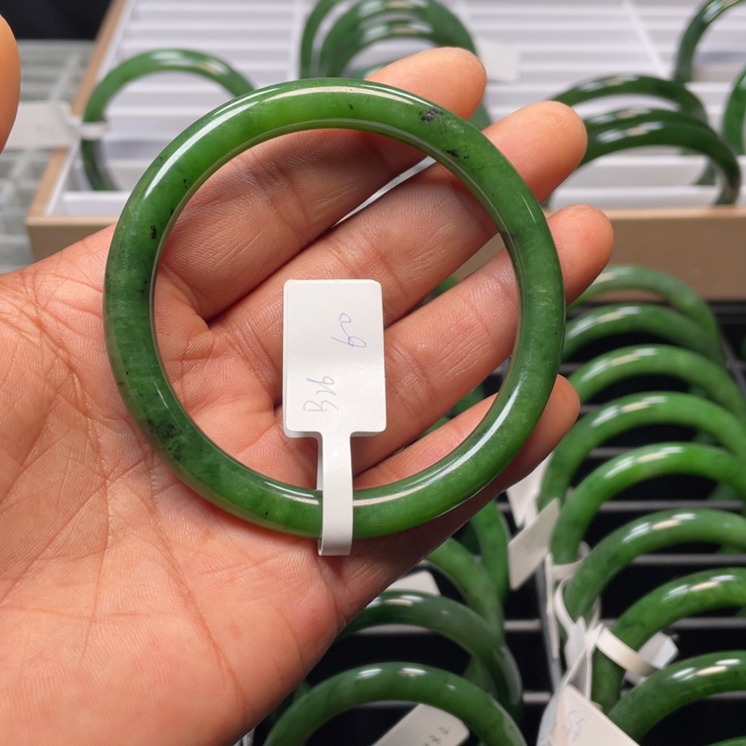 和田玉（碧玉）手镯未镶嵌