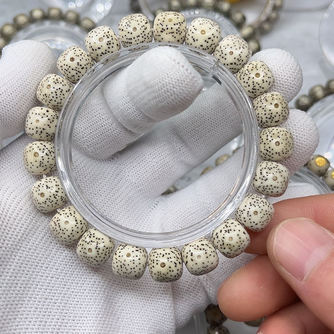 吃***睡星月菩提手串骨瓷白