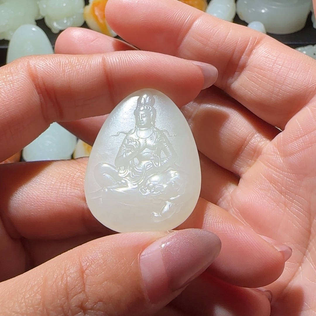 善***品和田玉未镶嵌颈饰