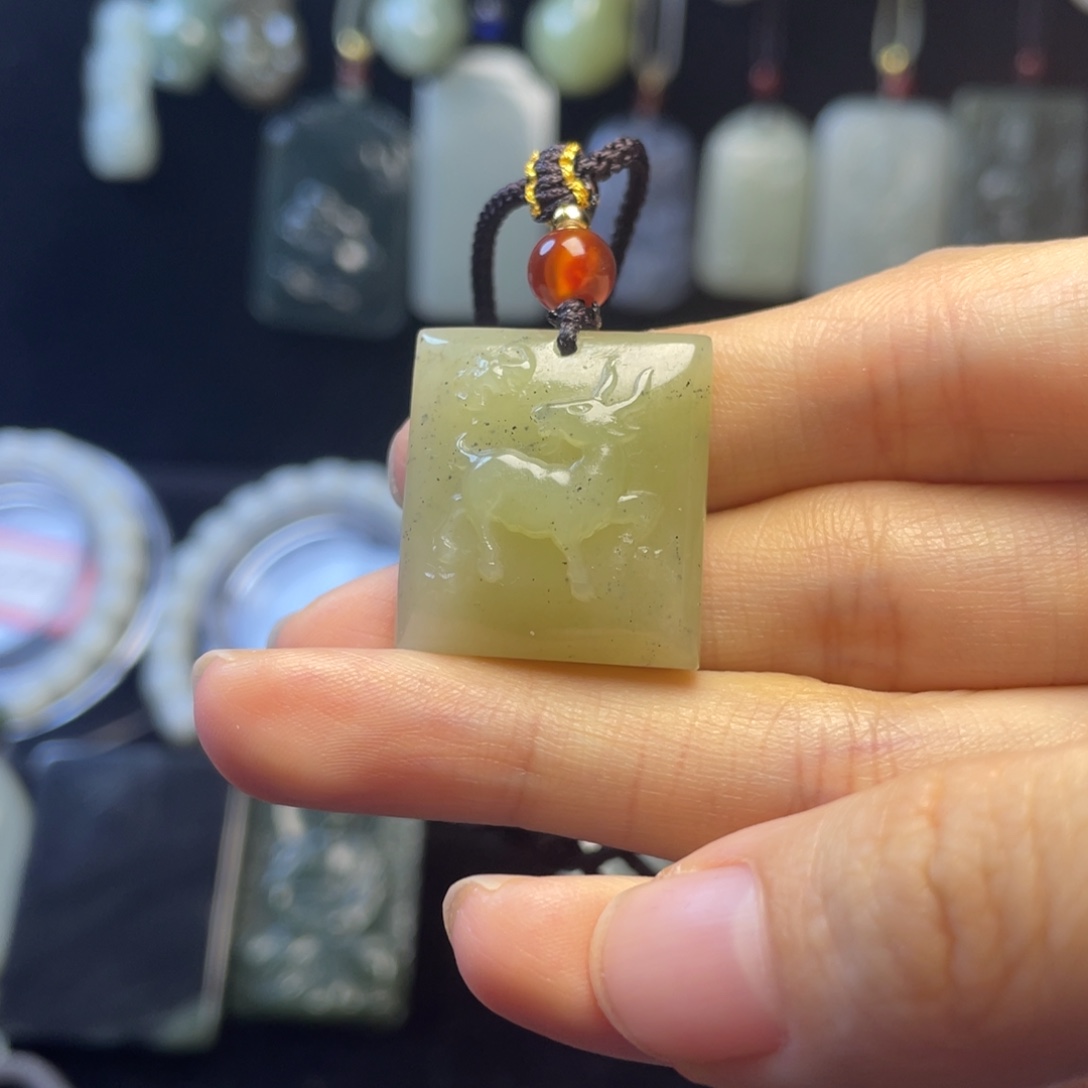 和田玉未镶嵌颈饰