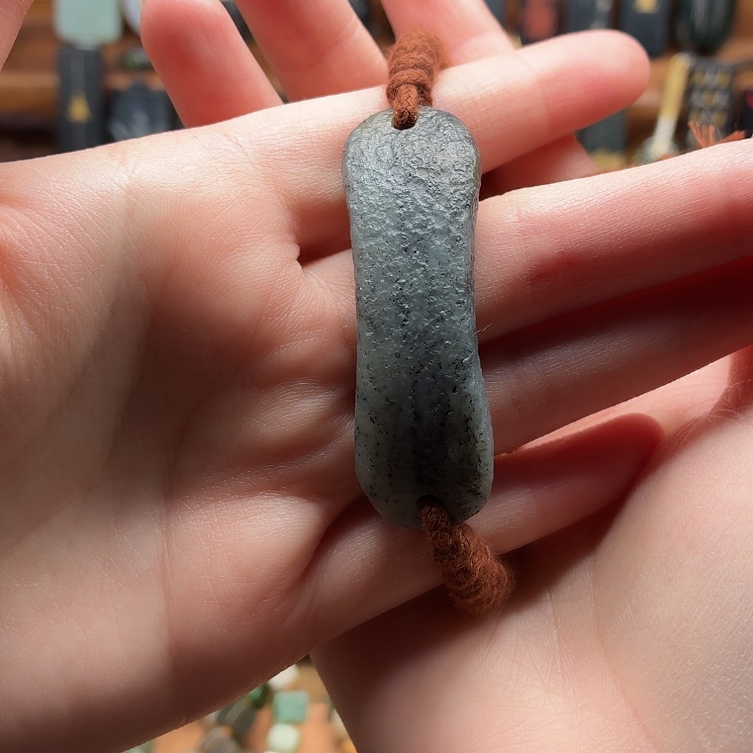 ****圣和田玉未镶嵌颈饰