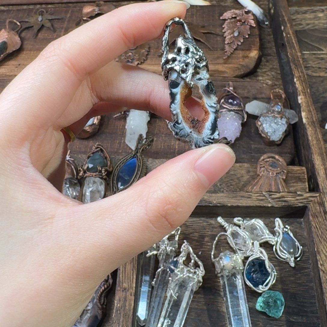 v***ñ羽毛玛瑙银做旧吊坠