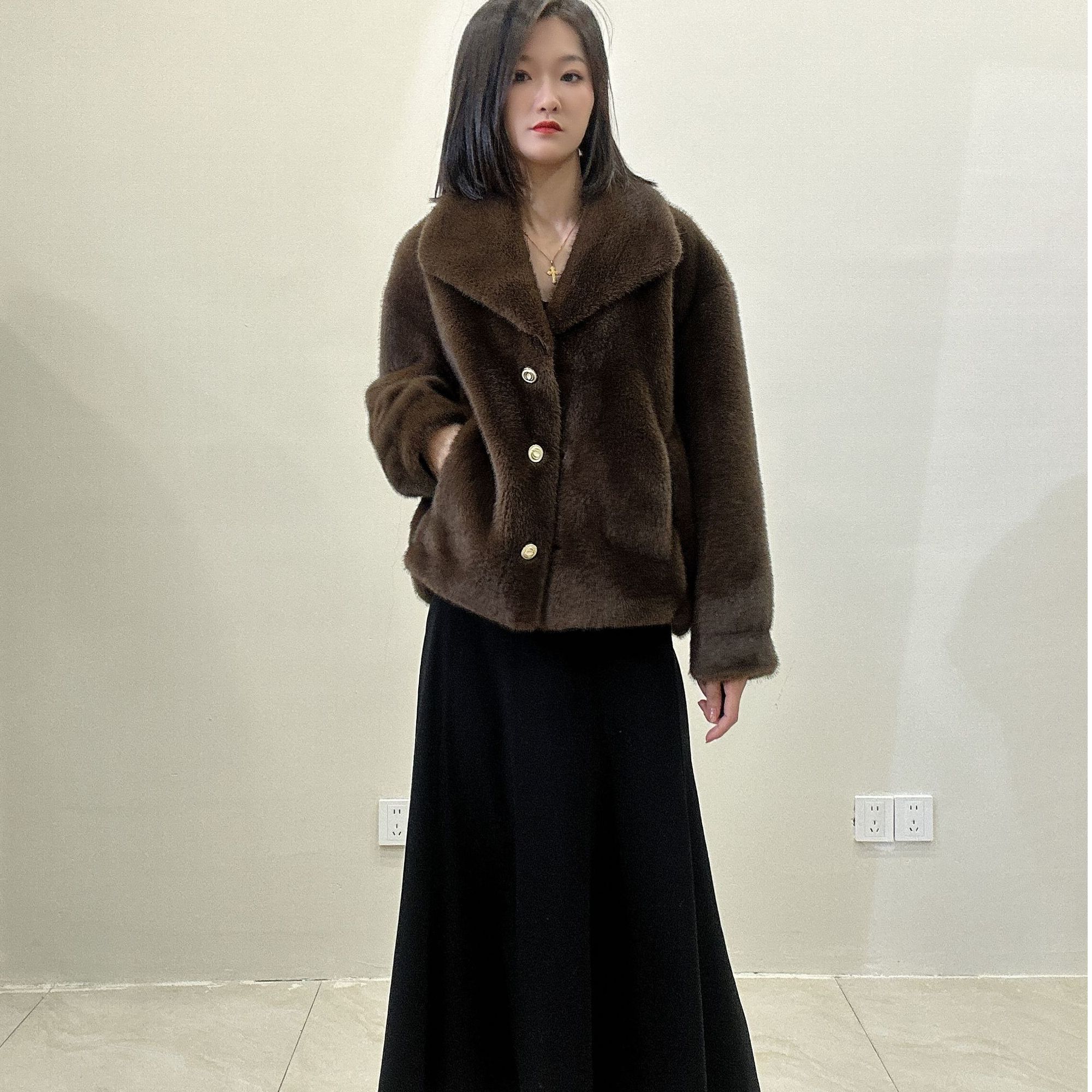 翻领短款毛毛外套女时尚设计师款休闲百搭美拉德轻奢冬季
