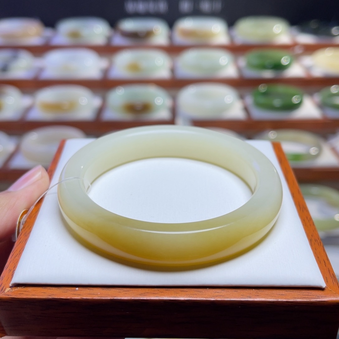 【闪购商品】和田玉手镯未镶嵌