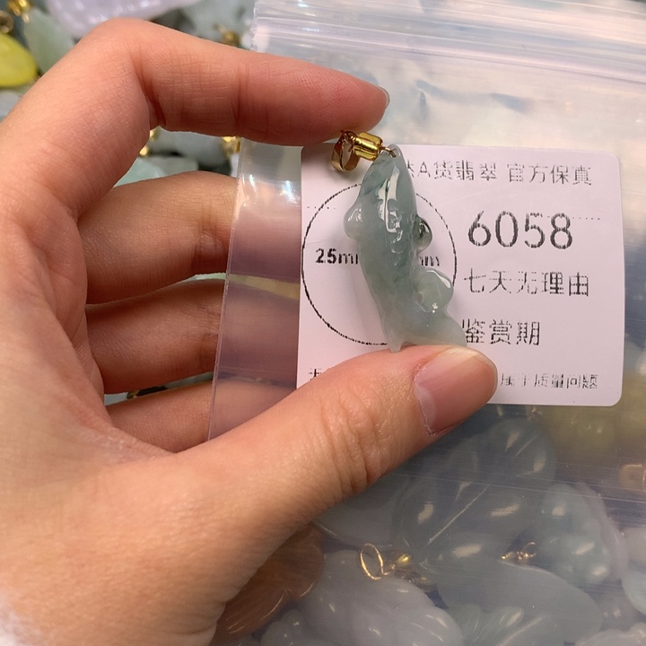 翡翠未镶嵌吊坠(不含链)