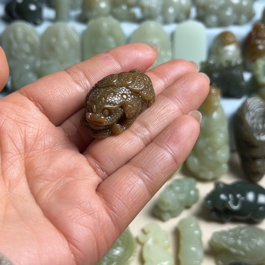 星***梦和田玉未镶嵌挂件